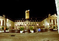 Palais des Ducs de Bourgogne ночью