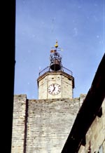 Шпиль и часы на башне