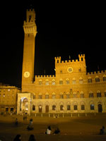 Palazzo Publico ночью